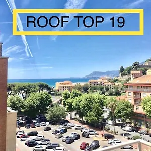 roof-top-19.hotelitalianriviera.com/